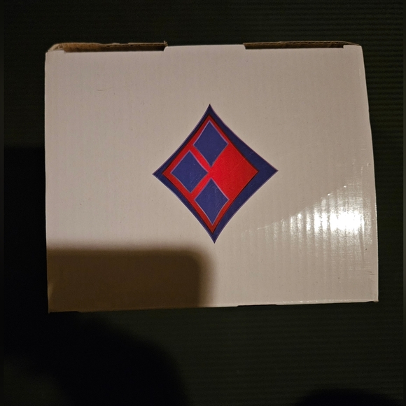 DC Super Villains Harley Quinn Jim Lee Blue, Red and white Bust - Picture 5 of 10